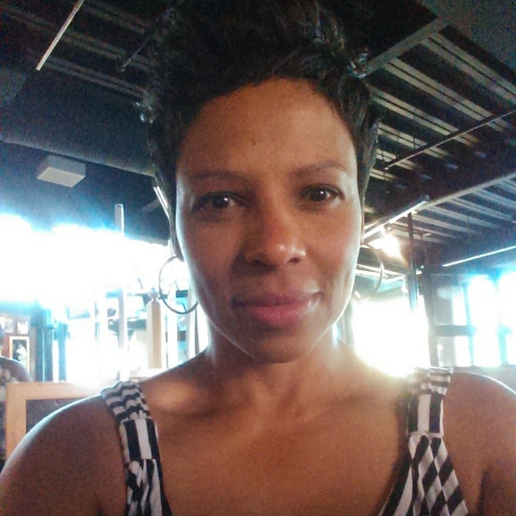 Meet your Posher, Kim - Picture 1 of 2